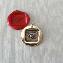 Load image into Gallery viewer, Fearless Wax Seal Charm with eagle - Soar Without Fear - antique wax seal charm jewelry French No Fear motto - RQP Studio