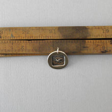 Load image into Gallery viewer, Fearless Wax Seal Charm with eagle - Soar Without Fear - antique wax seal charm jewelry French No Fear motto - RQP Studio