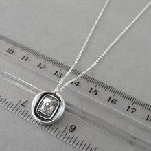 Load image into Gallery viewer, Wax seal necklace with sunflower and Italian motto "Never Ungrateful". Antique wax seal charm jewelry made in silver.