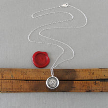 Load image into Gallery viewer, North Star Wax Seal Necklace - Antique Wax Seal Jewelry With Guiding Star Polaris French motto I Trust It