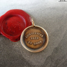 Load image into Gallery viewer, Absence Makes The Heart Grow Fonder Wax Seal Charm - antique wax seal charm jewelry French motto quote proverb pendant - RQP Studio