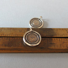 Load image into Gallery viewer, Wax Seal Pendant Keep Calm - Antique Wax Seal Jewelry Charm Quiet Without Active Within Italian Watch Motto