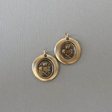 Load image into Gallery viewer, Memento Mori Wax Seal Pendant - Skull Bones Crown Antique Bronze Wax Seal Jewelry